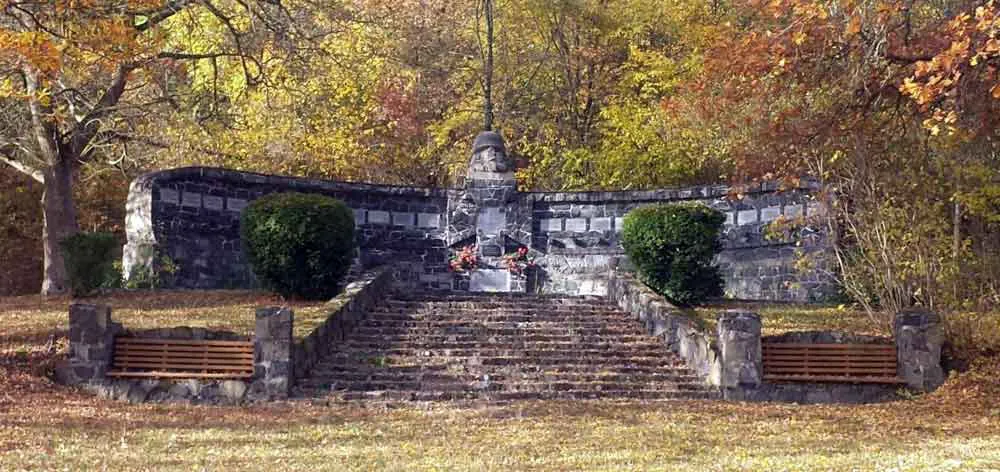 99 Jahre Volkstrauertag und das Kriegerdenkmal in Gleichamberg