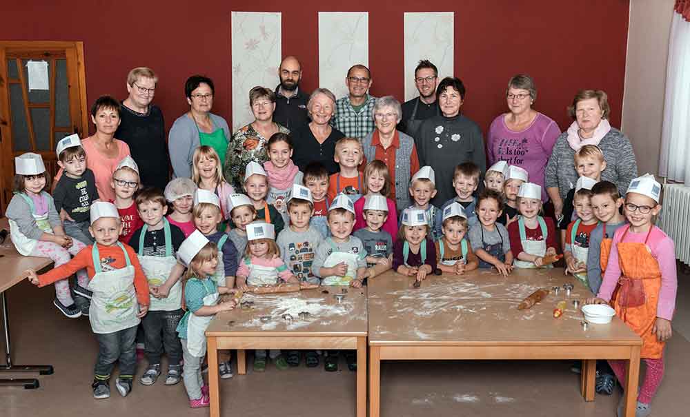 Bürgerstiftung Ummerstadt veranstaltete Großelternbacken im Kindergarten