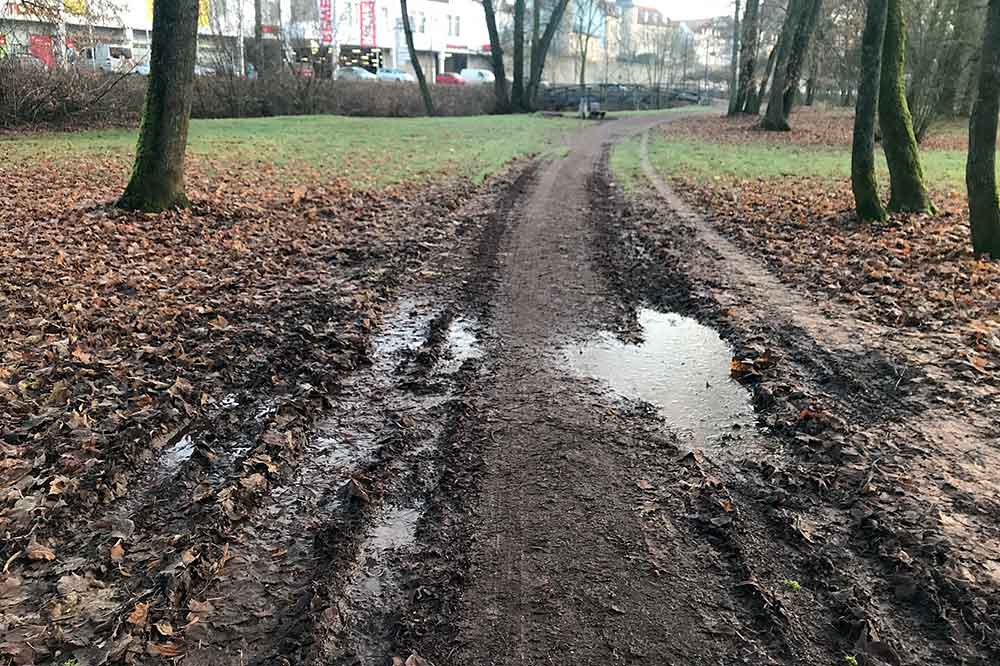 Parkwege sind jetzt Schlammwege