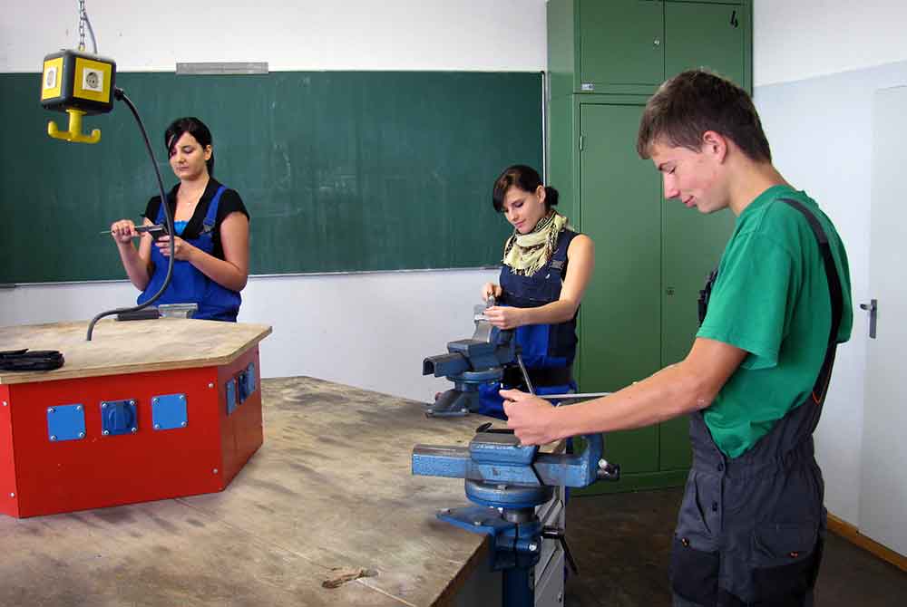 Berufsfachschulen ebnen den Weg: Mit viel Fachpraxis vom Hauptschulabschluss zum Realschulabschluss