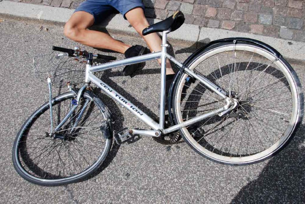 Zwei Unfälle mit schwer verletzten Radlern am Montag im