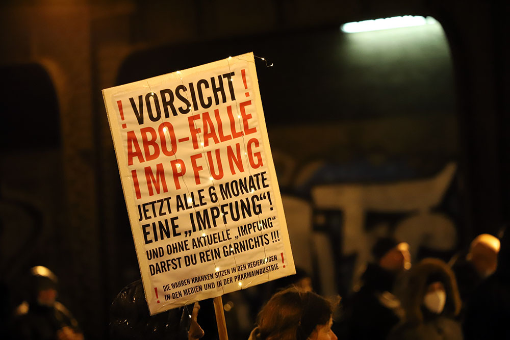 Thüringen und Sachsen wollen bei der Überwachung unangemeldeter Corona-Proteste in Zukunft stärker zusammenarbeiten