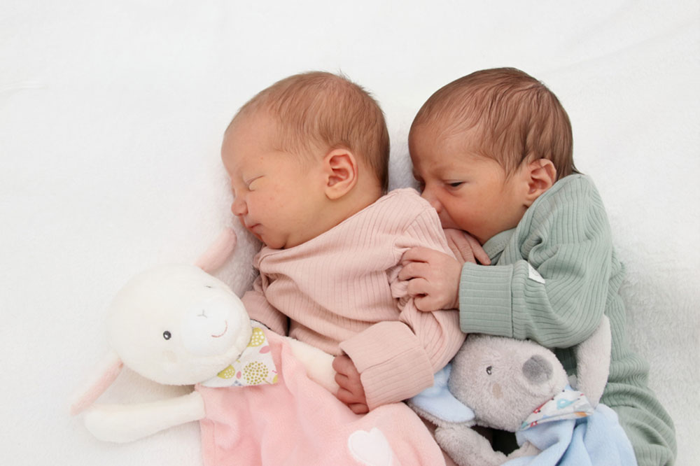 Babys-Zwillinge-Frieda-Malte